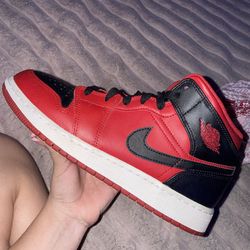 Women’s size 8———men’s size 6.5