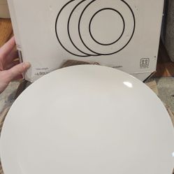 8 White Plates