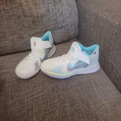 NEW NIKE Kyrie Infinity 12C