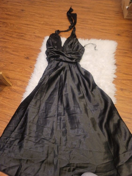 HUGE SALE 🔥🔥🔥🔥 black formal dress Size medium 
