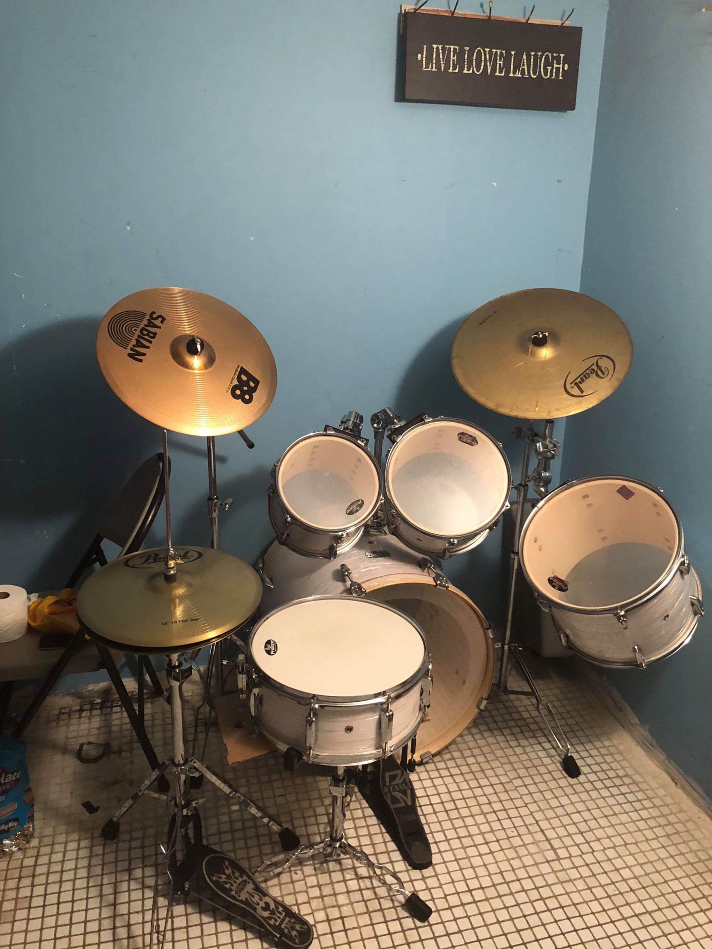 Like new 5pc drum set with iron cobra double bass pedal.