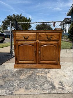 Beautiful Oak Buffet / Sideboard – $150 OBO