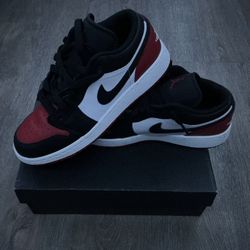 Air Jordan 1 Low (GS) Red, Black And White. Size: 5