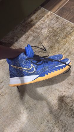 kyrie basketball shoe