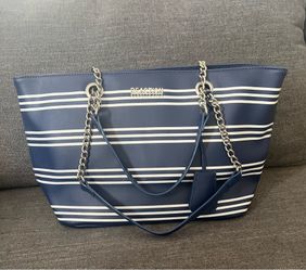Kenneth Cole  tore