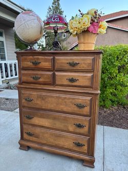 Mid Century Modern Solid Wood 7 Drawer Antique Dresser Chest of Drawers Furniture Great Condition