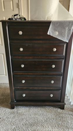 Chest drawer