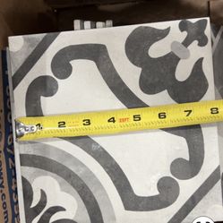 Tiles 8”x8” 21 Pieces FREE