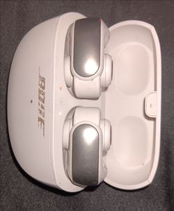 Bose  Wireless Earbuds with Charging Case