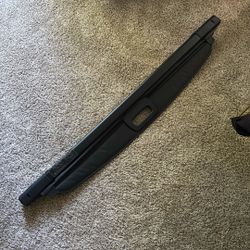 retractable cargo area security shade