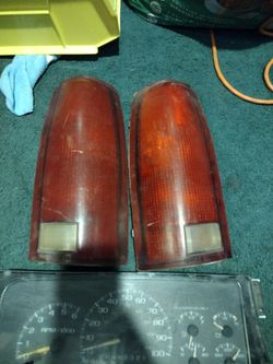 1998 GMC 1500 Back Tail Light And Odometer