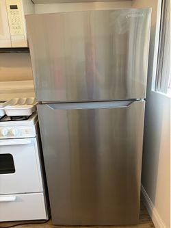 $600 FRIDGE (Insignia 14.2 Cu. Ft. Top Mount)