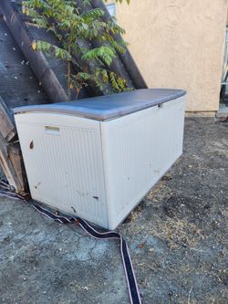 Suncast 160 gallon outdoor storage box