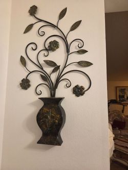 2 Wall decorations