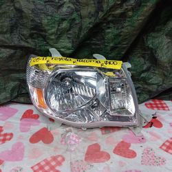 2005-11 Toyota Tacoma Right Headlight 