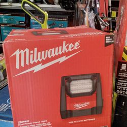 MILWAUKEE M18 DUAL POWER FLOOD LIGHT (TOOL ONLY)
