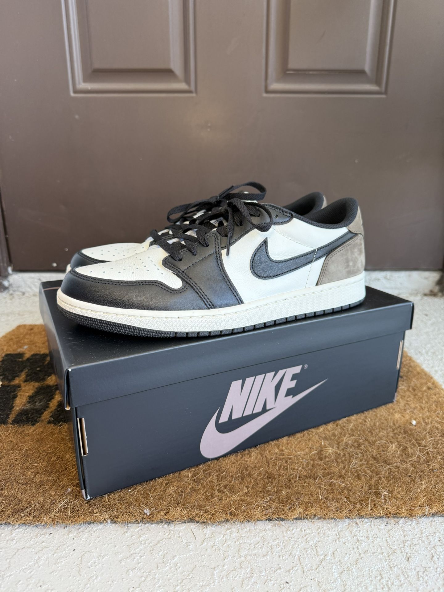 Jordan 1 Low Mocha