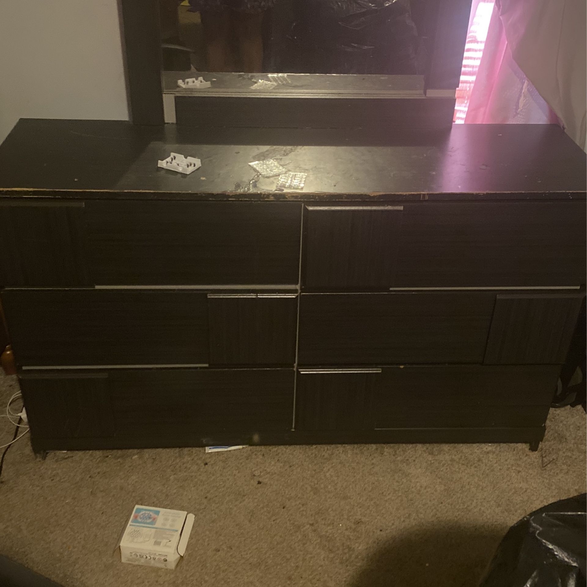 Dresser With Mirror