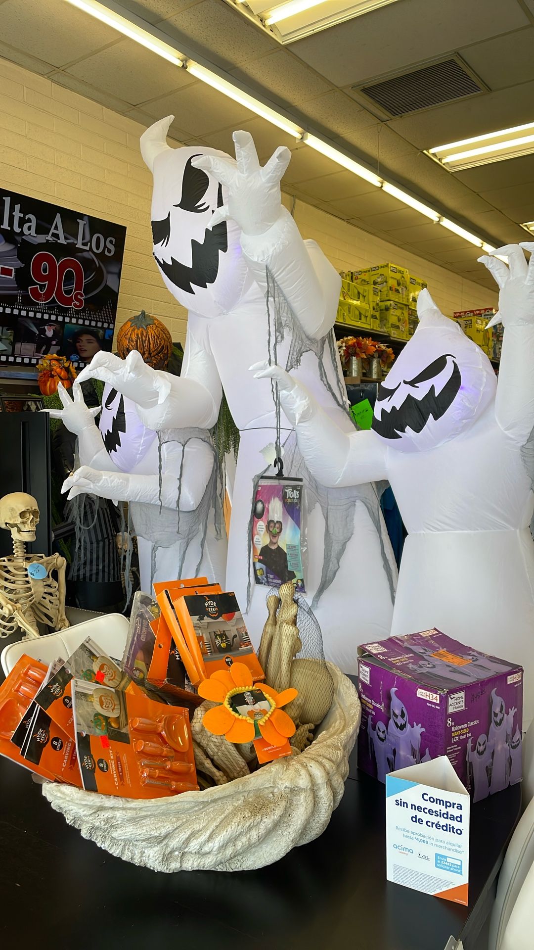 8 FtHalloween Classics GIANT-SIZED LER. Ghost Trio