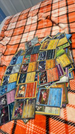 Pokémon ultra starter Holographic Bundle