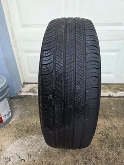 255/70R18 Michelin Latitude Tour HP LR tire