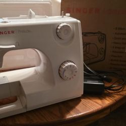 Singer Prelude  Scholastic 8280 Series New