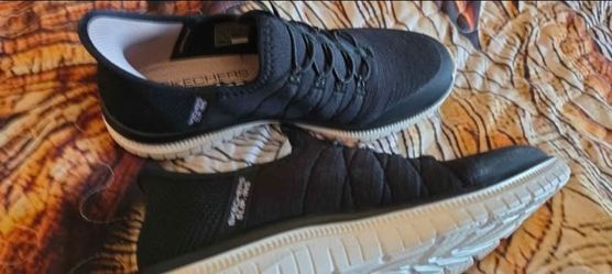 Skechers slip-ins  7 1/2 new