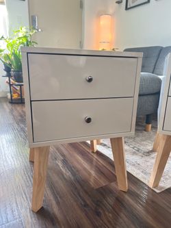 2 Night Stands