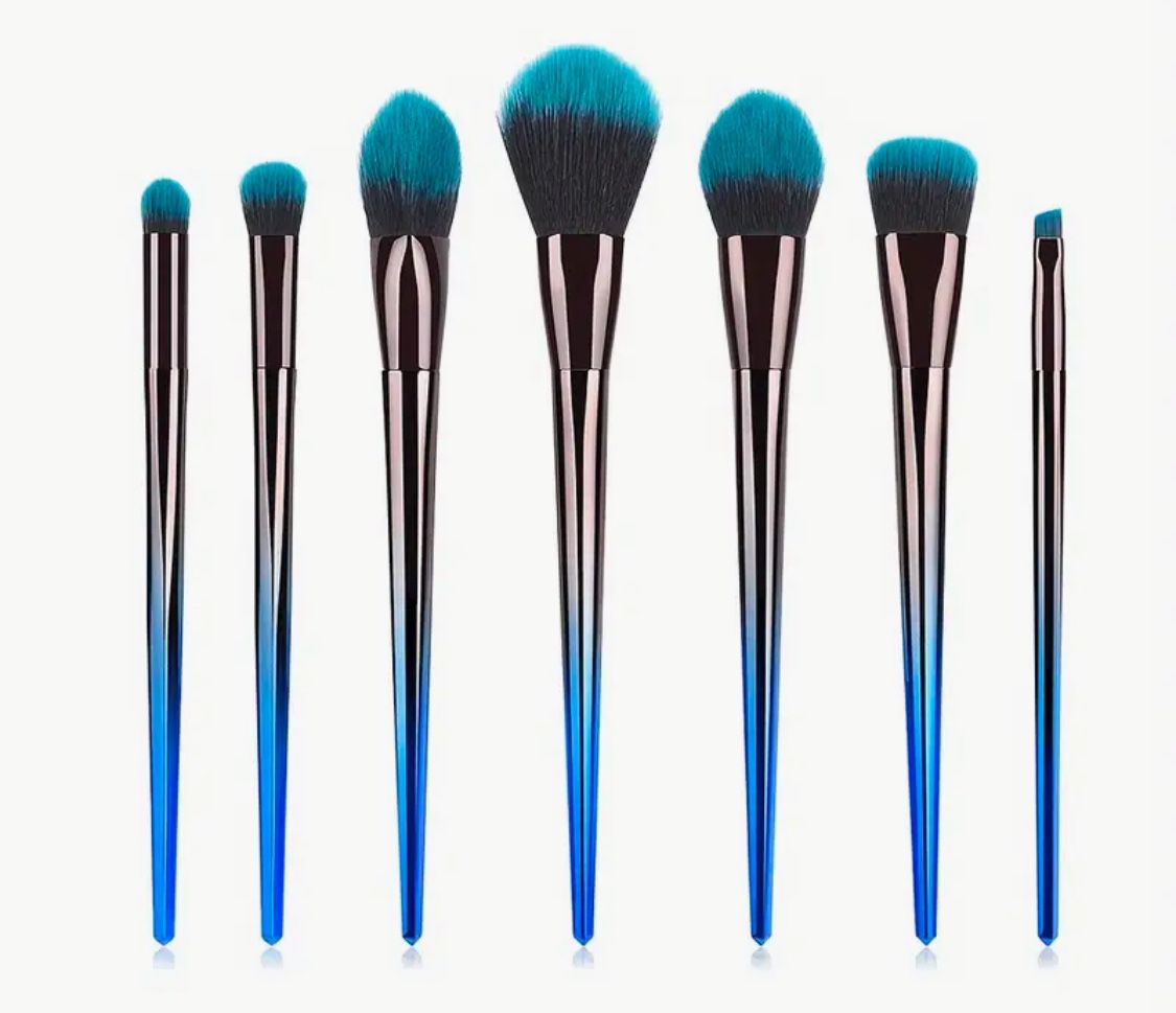 Brand New Sapphire 7 Piece Makeup Brush Set for Flawless Application