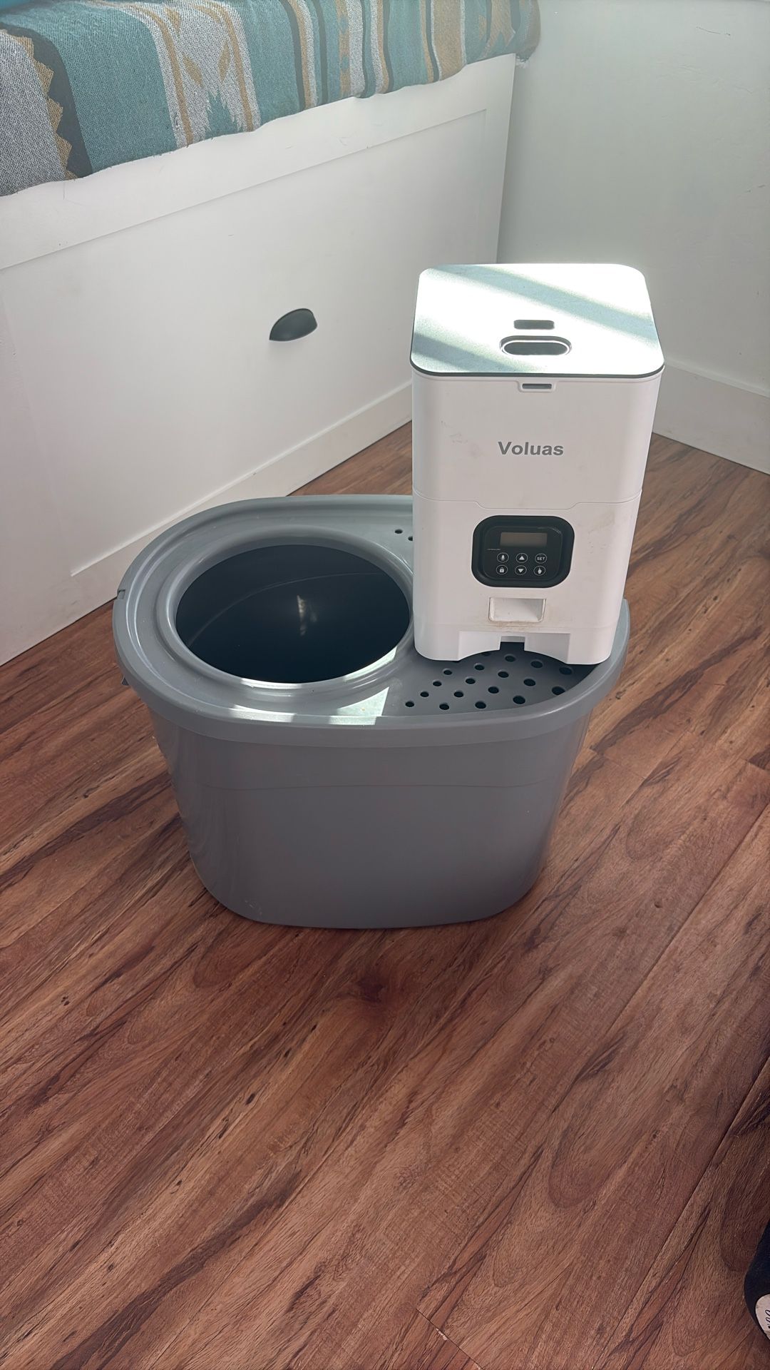 Voluas Automatic cat Feeder And Litter Box