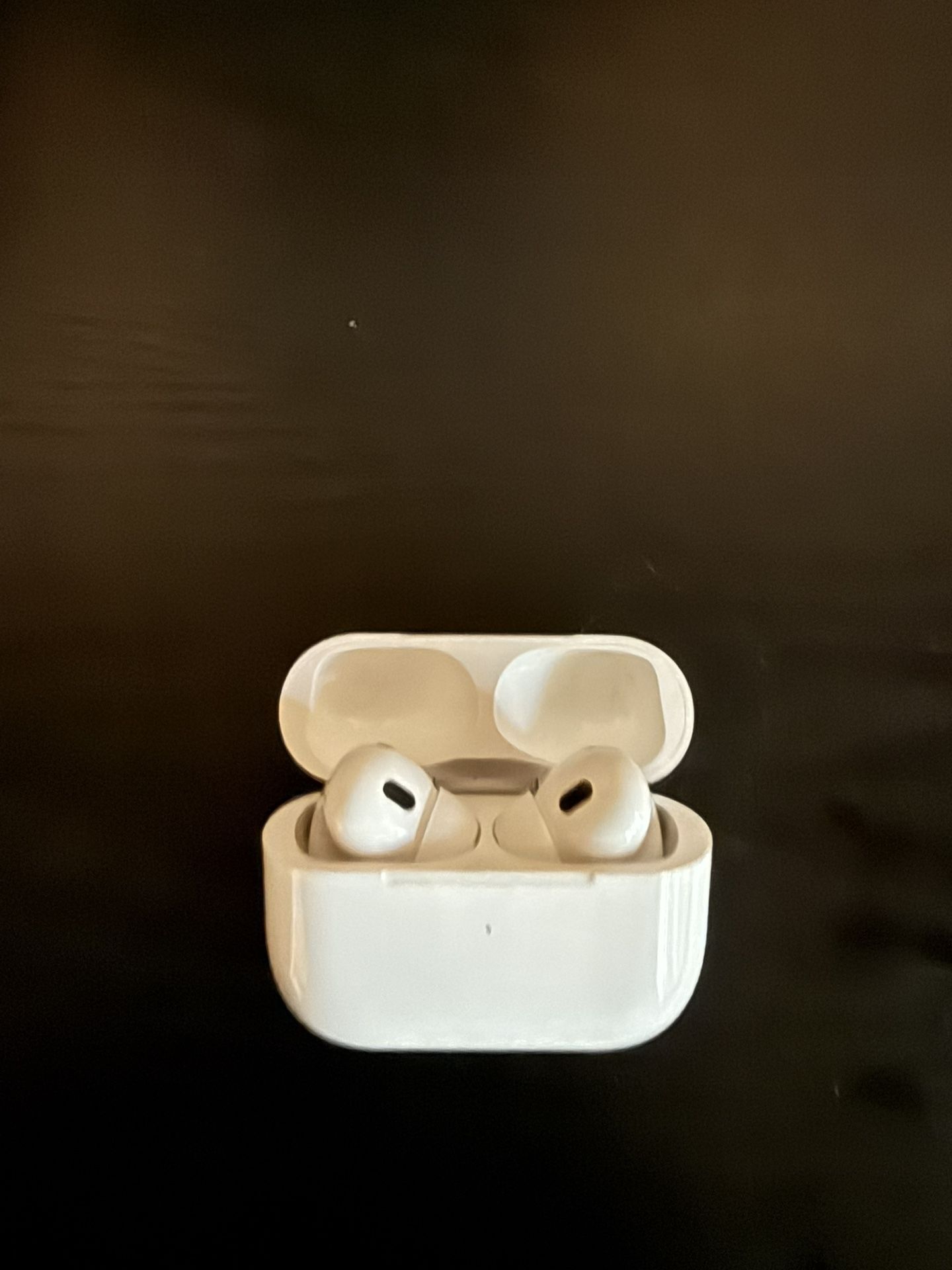 Airpods Pro 2, lightning cable charging Apple