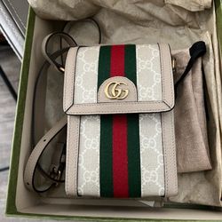 AUTHENTIC GUCCI CROSSBODY 