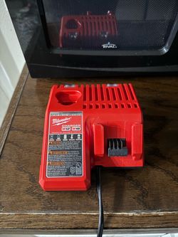 Milwaukee M12 & M18 Charger