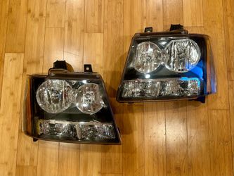 New Headlights for Chevy Tahoe 2007-2014 / Suburban 1500. Driver & Passenger Side.