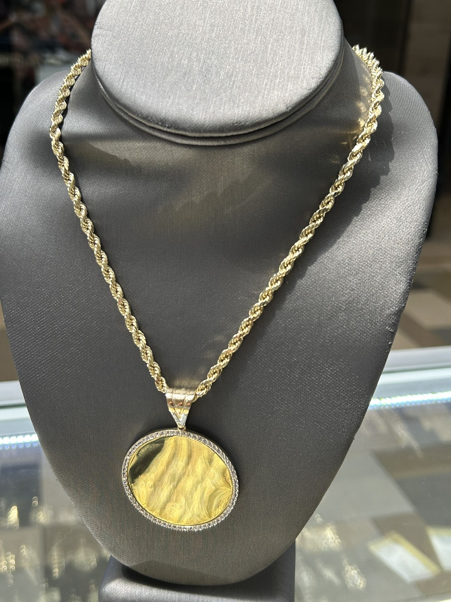 10kt Gold Rope Chain With Picture Pendant 1875