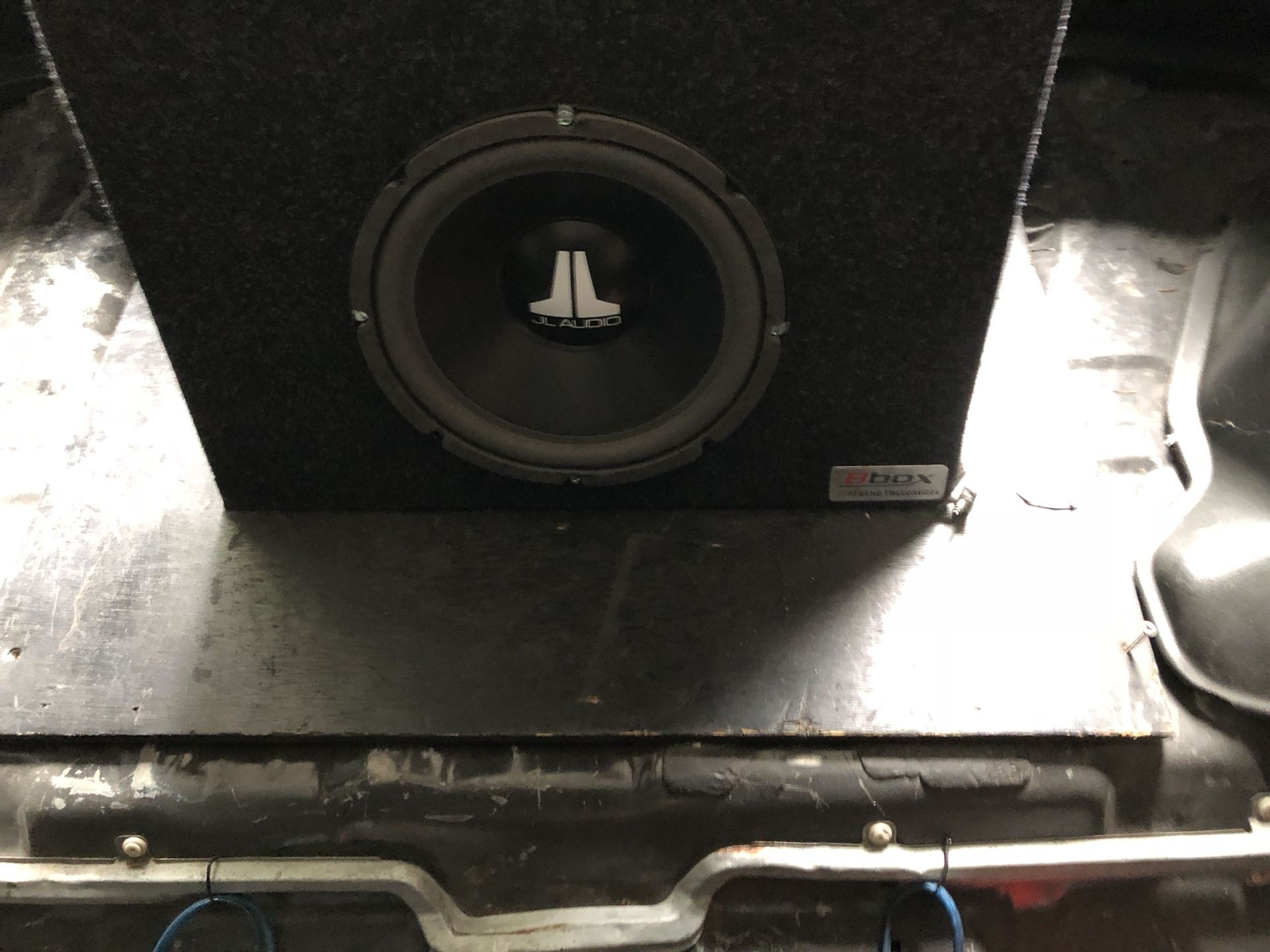 New 10” JL audio Subwoofer in box w/ pioneer amp for Sale in Roy, WA