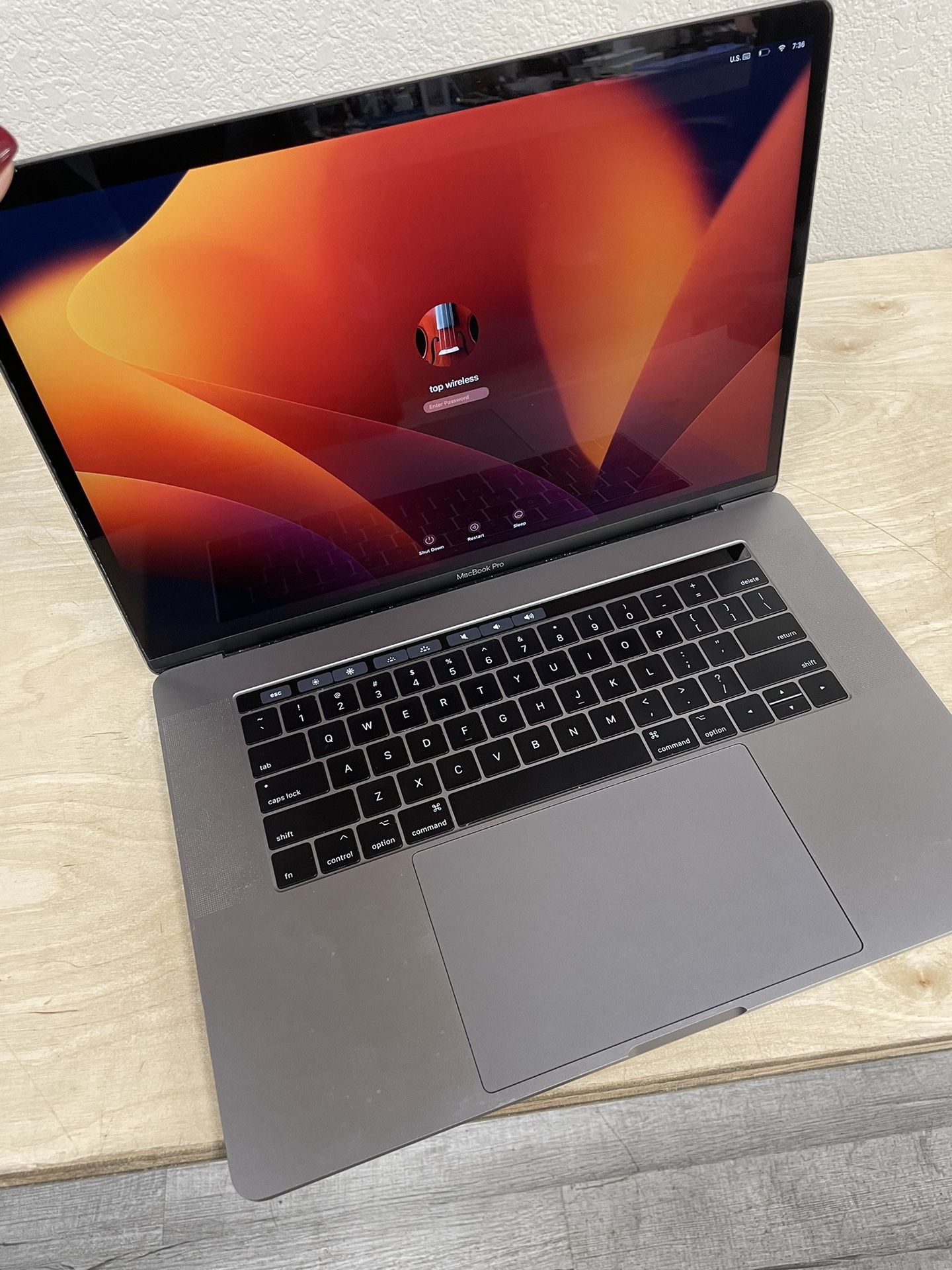 1TB Core i7 MacBookPro 15-inch 2017 Touchbar Mac Pro 2017 Ssd