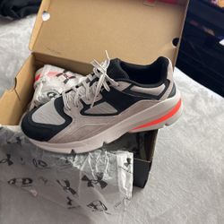 Ua Size 9.5 New ,Ua Fatigue Sweats Size m ,Ua  Hoodie Size L