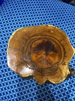 Live Edge Cutting Board / Center Piece