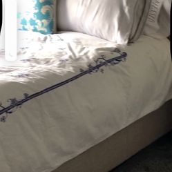 Queen Size Bedframe With Mattress 