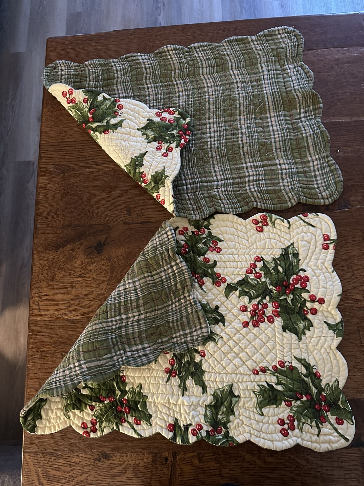 C&F Home Holly Cream Berries Quilted 100% Cotton Rectangle Christmas Set Reversible Placemats