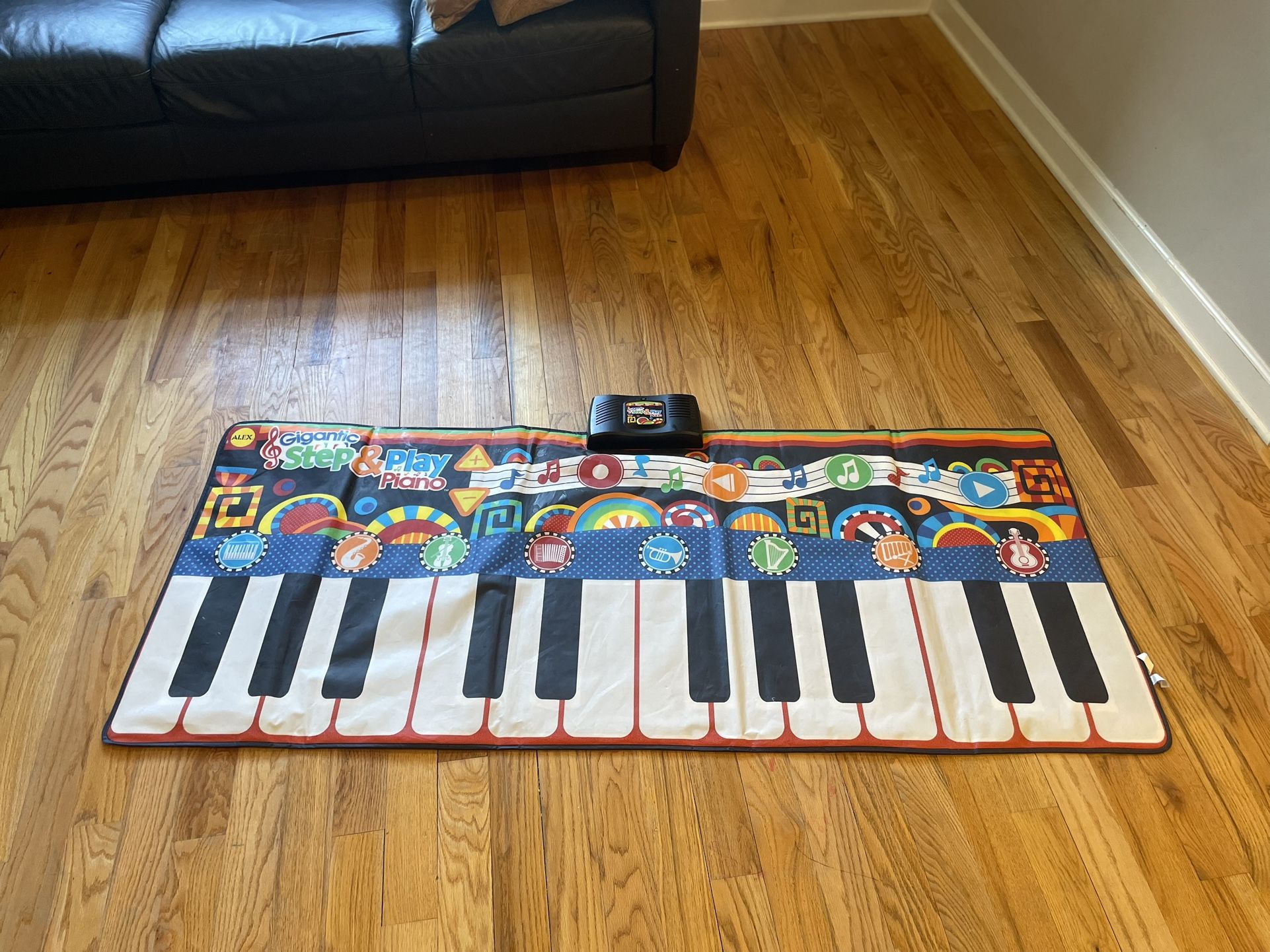 Gigantic Step N Play Piano