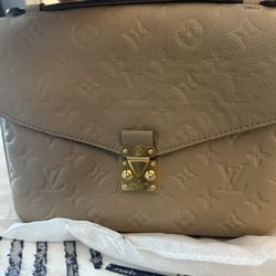  Louis Vuitton Pochette Metis 