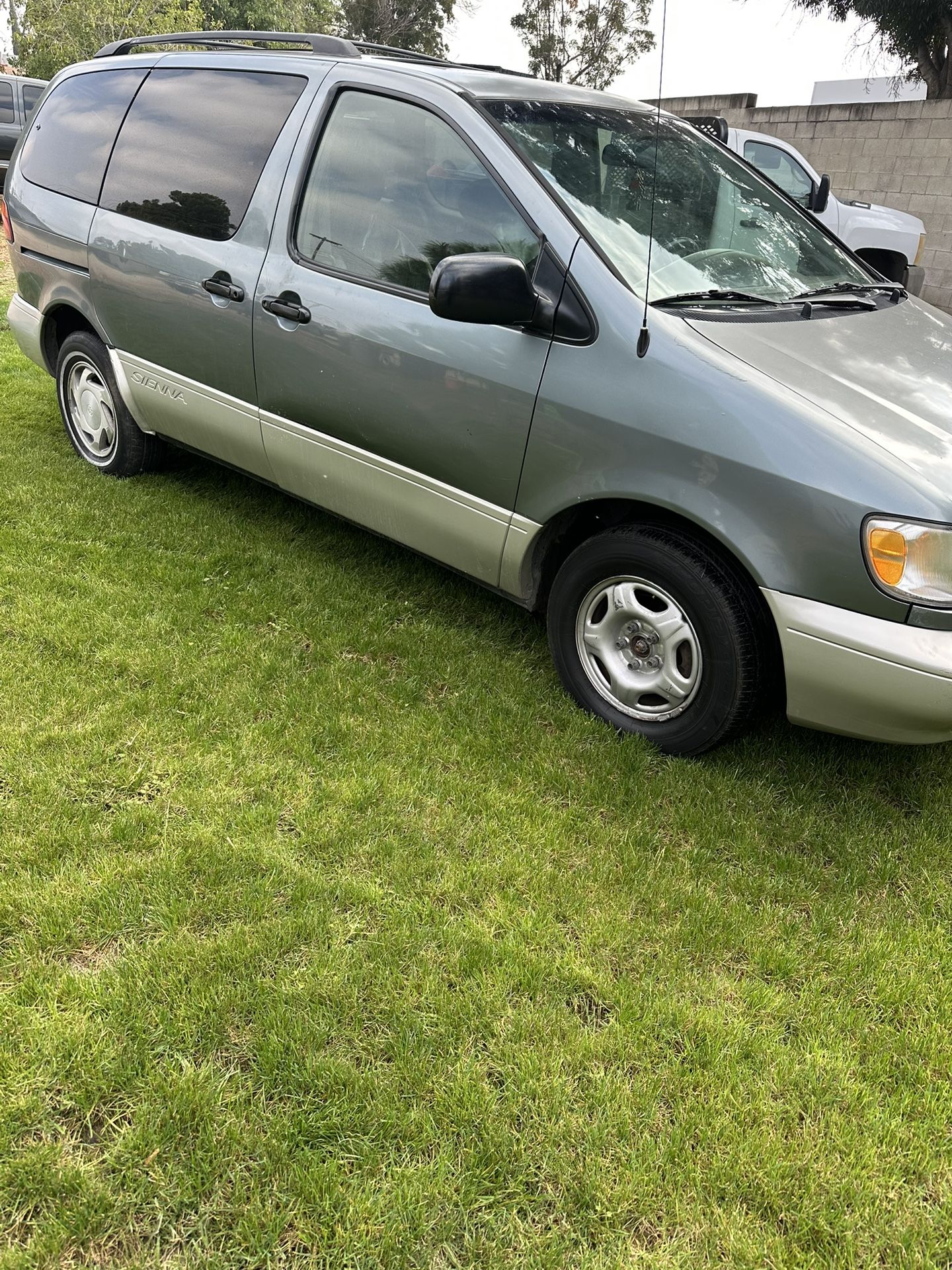 1999 Toyota Sienna