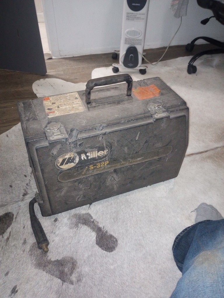 Miller Suitcase Welder For Parts Or Repair for Sale in Houston, TX