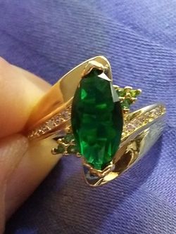 Women's Emerald green engagement promises ring