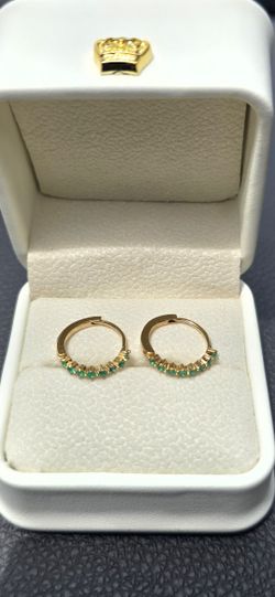 18K Gold Hoop Earrings With Colombian Emeralds
