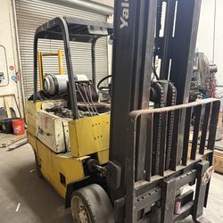 Yale 8000 pound forklift