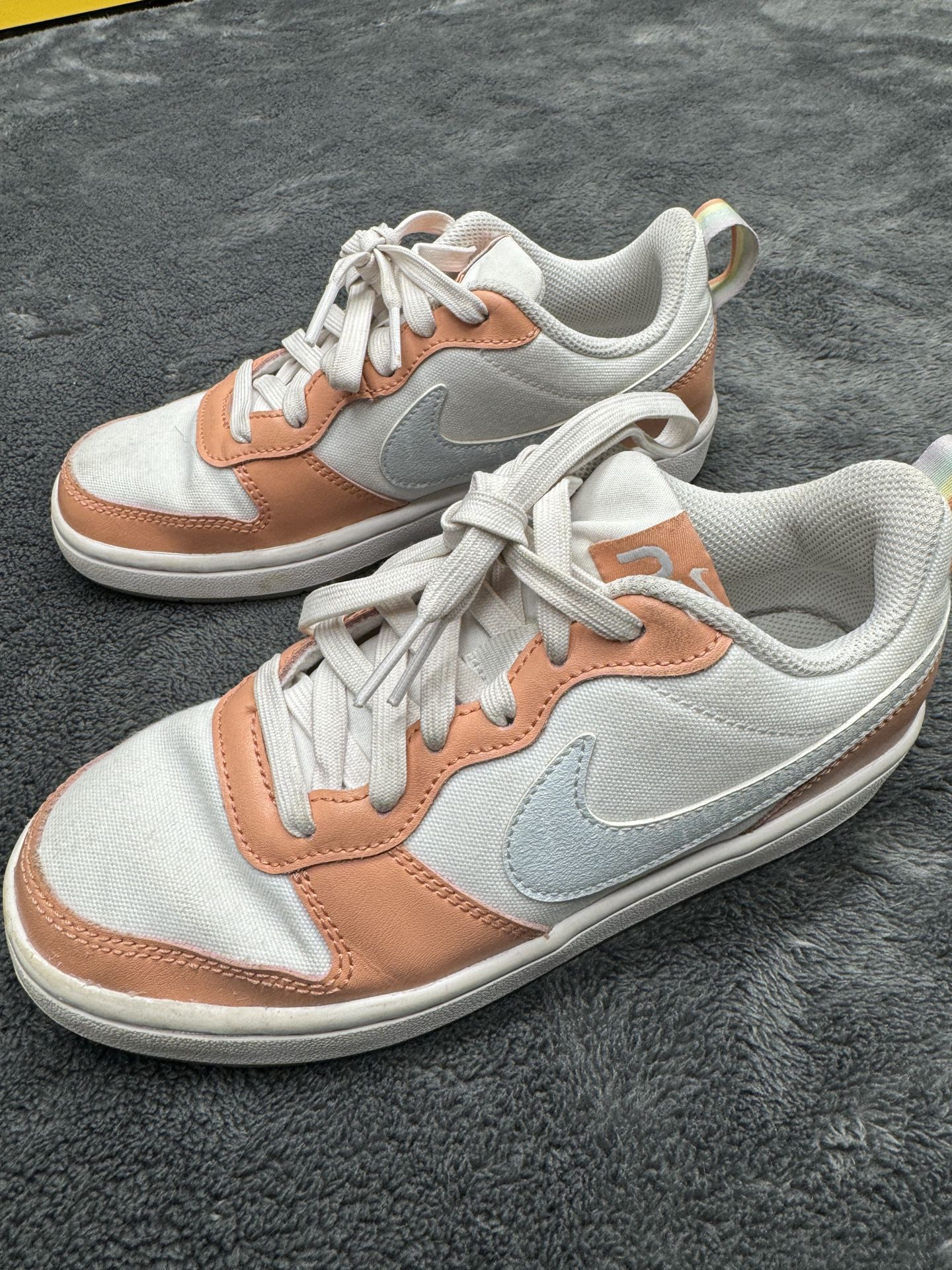 Nike Court Borough Low 2 SE Girl’s Size 3.5 Shoes in great shape!  