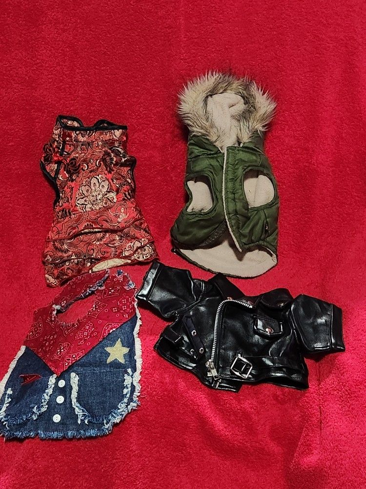 PET COSTUMES